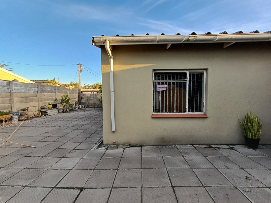 3 Bedroom Property for Sale in Bishop Lavis Western Cape